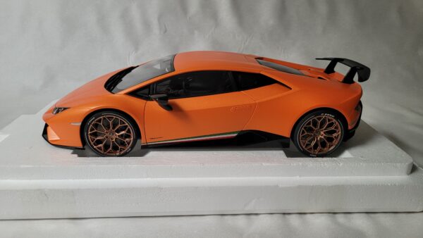 Lamborghini Huracan Performante - Autoart 1:12 – Image 5