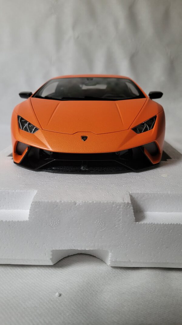 Lamborghini Huracan Performante - Autoart 1:12 – Image 2